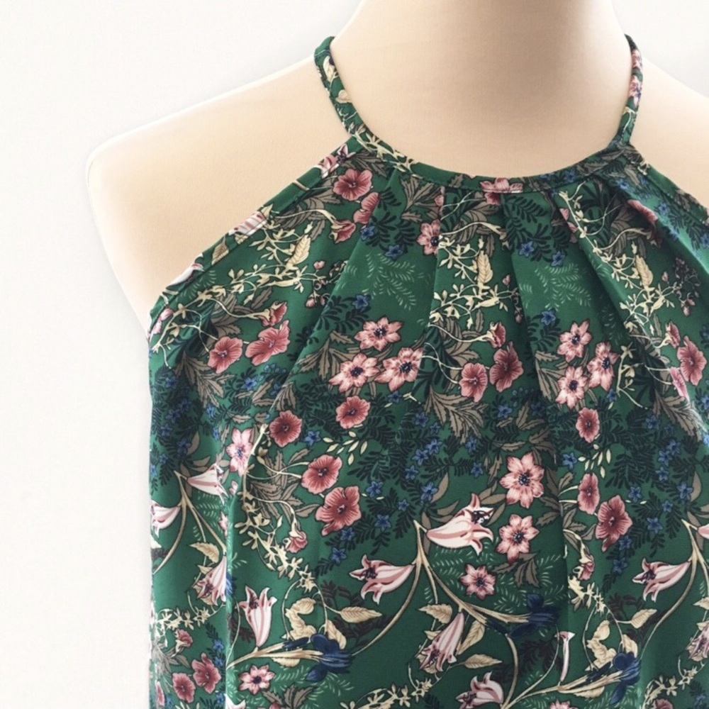 LAST 1-Med Floral Pleat Gathered Front Keyhole Top - Picture 2 of 6